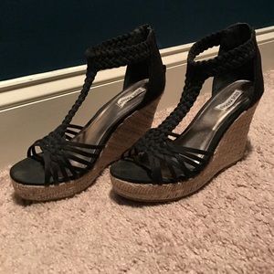 Black wedges