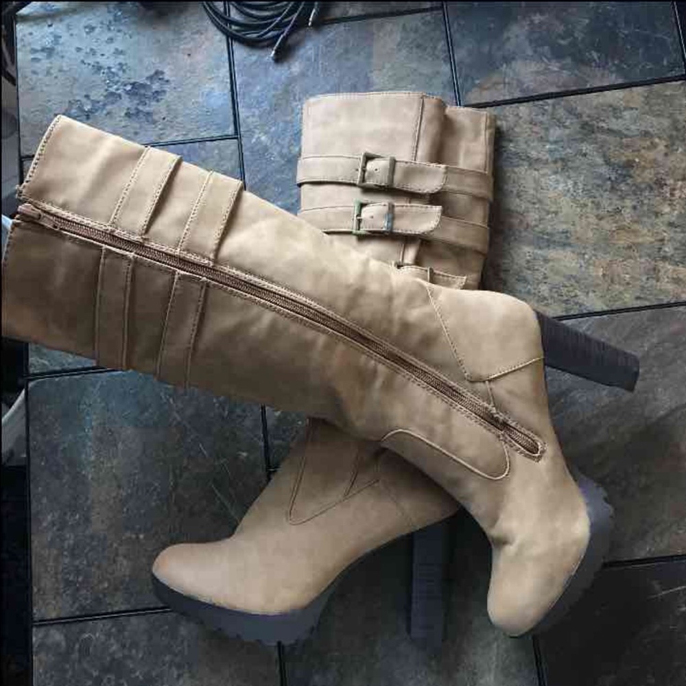 2 Lips Too Boots