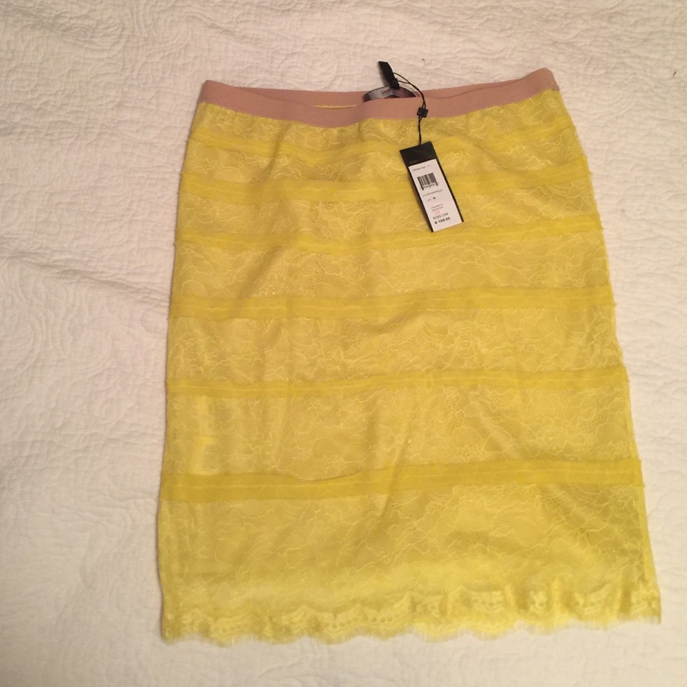 Yellow NWT BCBG Lace Pencil skirt Medium