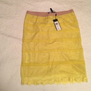 Yellow NWT BCBG Lace Pencil skirt Medium