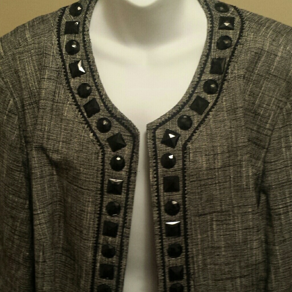 Cotton/Linen blend blazer jewel neckline & sleeves