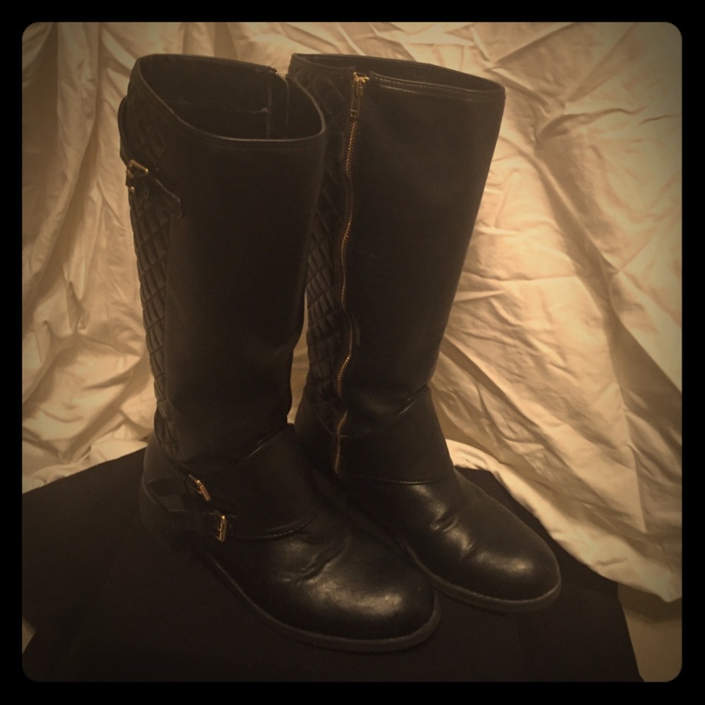 Ladies black synthetic leather boot
