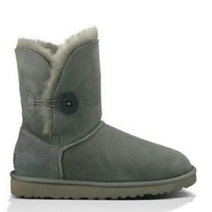 Last chance! Bailey button uggs size 5