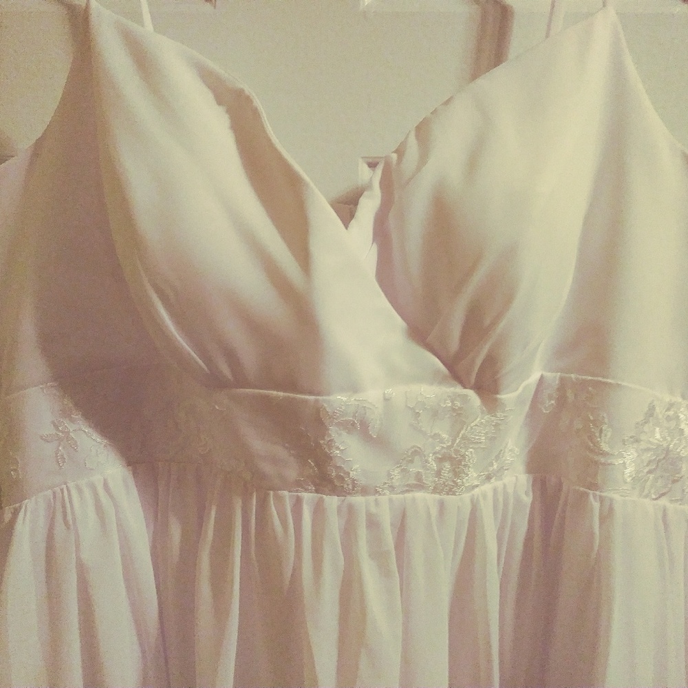 Wedding dress - Picture 2 of 4