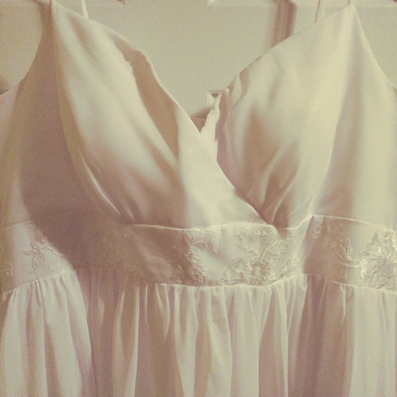 Wedding dress - Picture 2 of 4