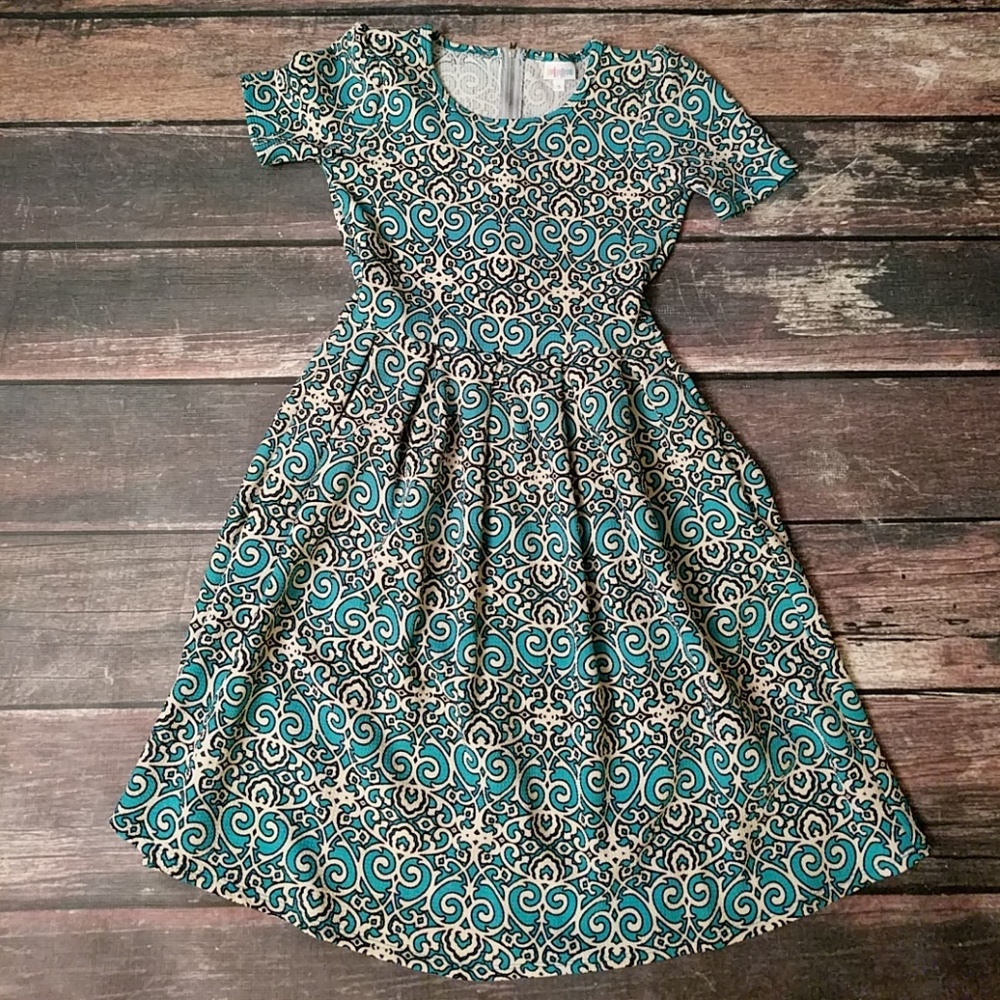 BNWOT SMALL Lularoe Amelia