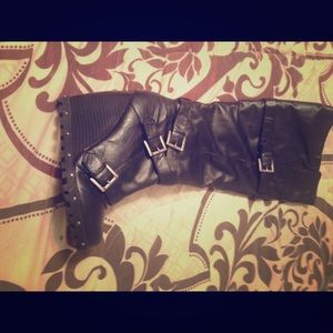 Dollhouse wedge boots