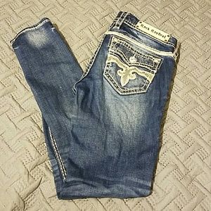 Lace detailed Rocks!