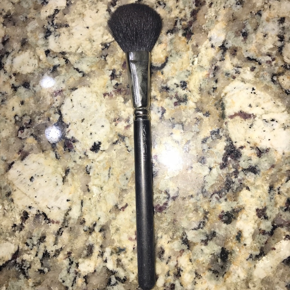 Mac blush brush