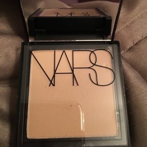 Nars All Day Luminous Powder