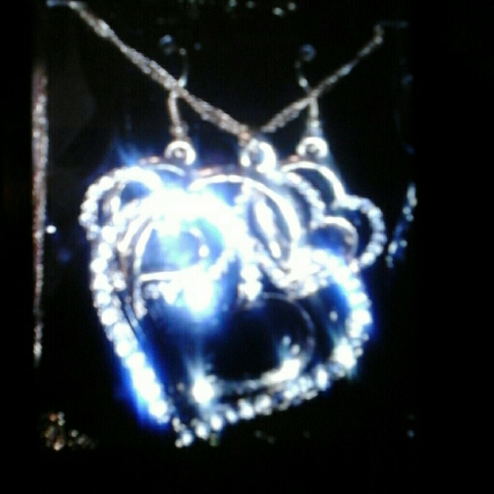 Heart shape earings and necklace