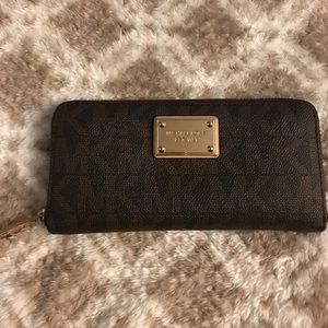 Michael Kors Jet Set Continental Wallet
