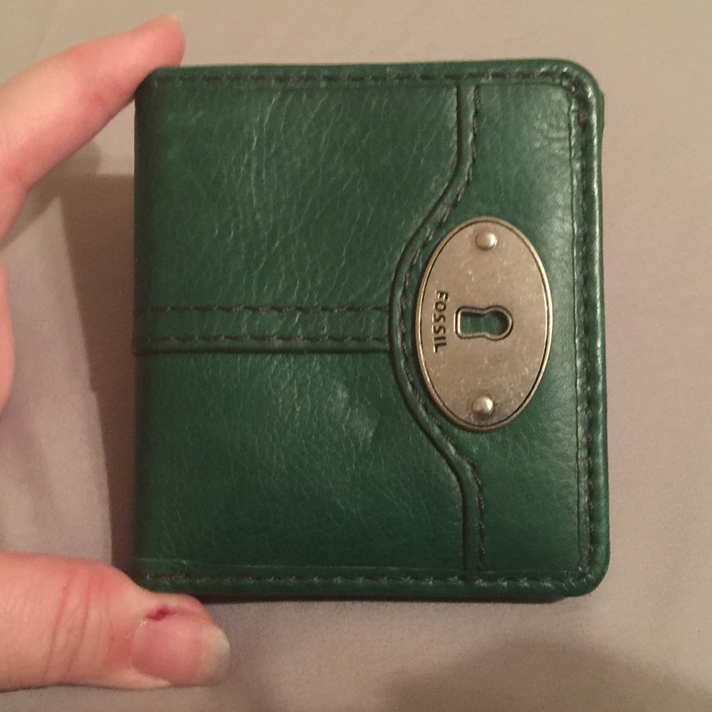 Green Fossil Leather Wallet - Like New