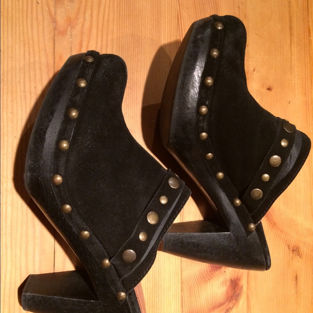 Cute black platform clogs.