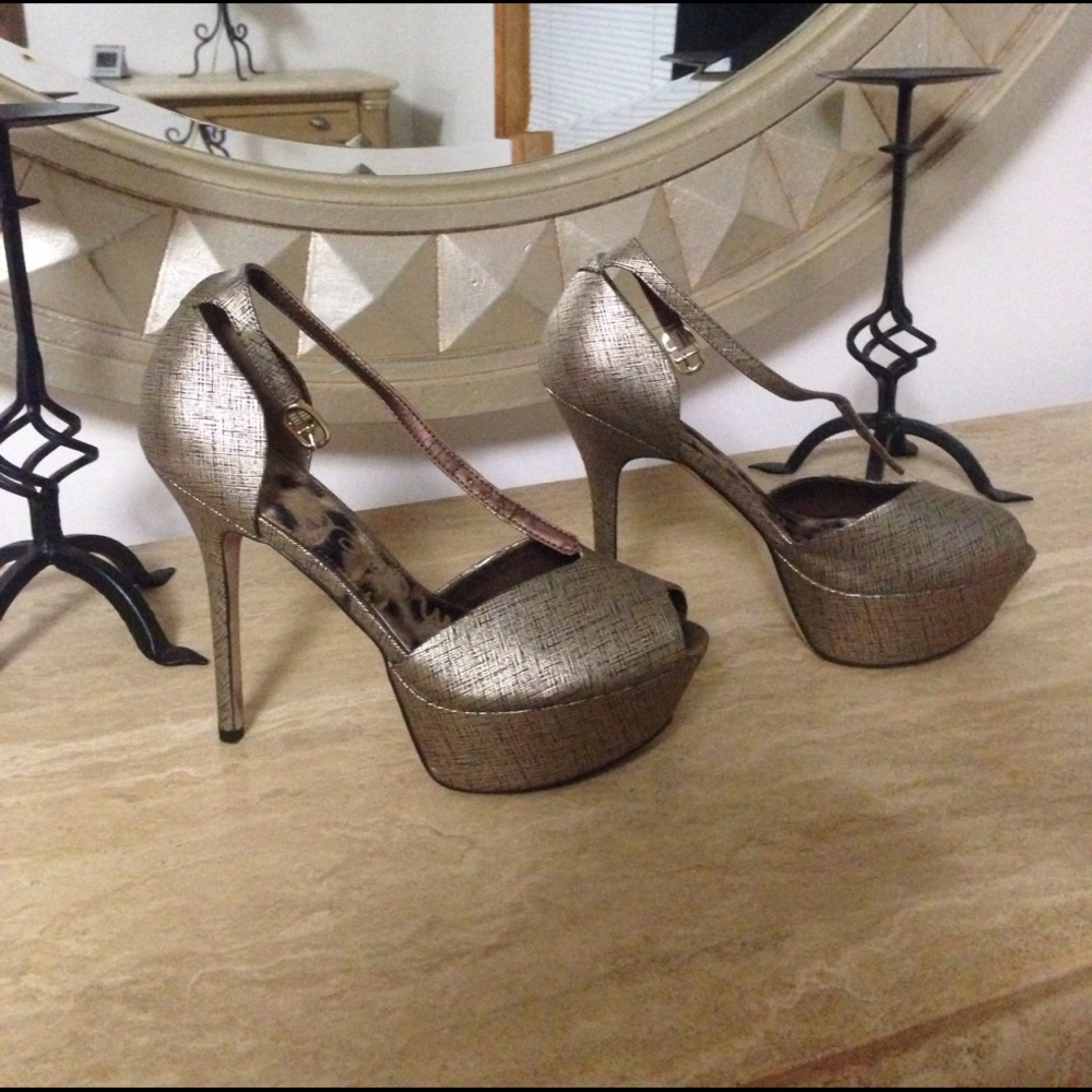 Sam Edelman platform pumps in gold