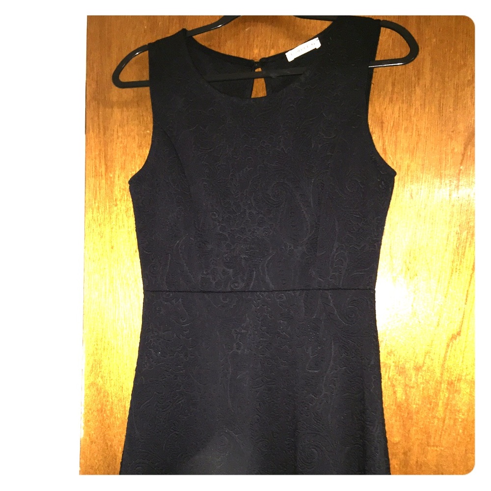 Black basic dress
