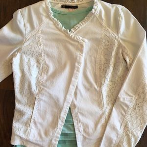 Maurice's white jacket/blazer