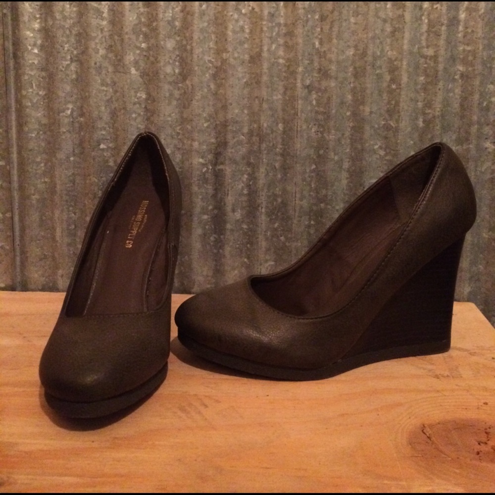 Brown Mossimo brand wedges.
