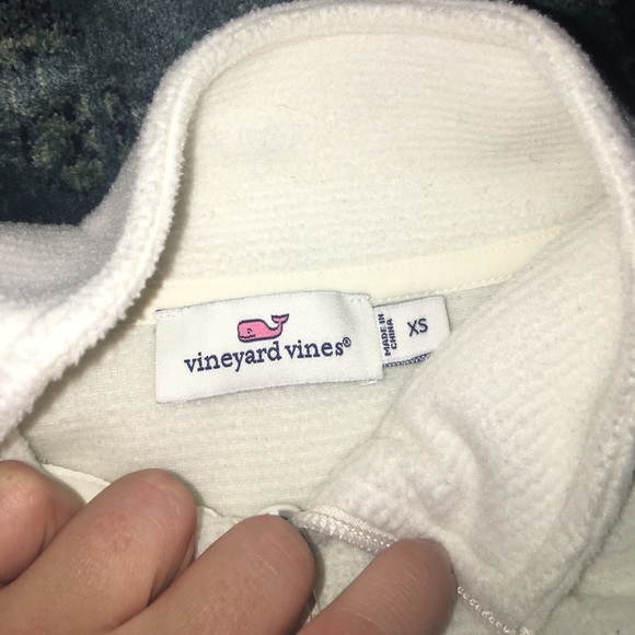 Never worn Vineyard Vines light white fleece - Picture 4 of 6