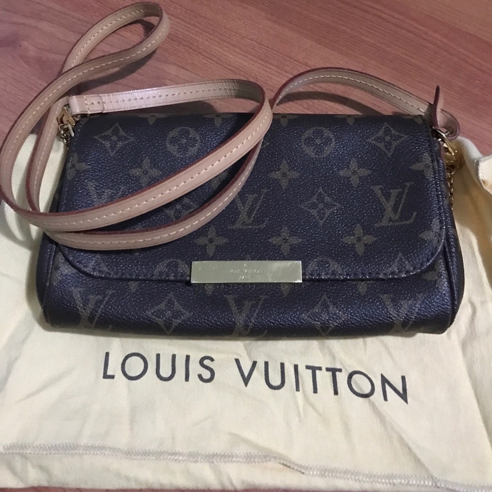 Louis Vuitton cross body. 100% authentic