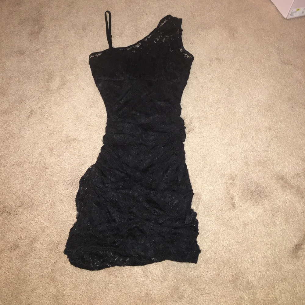 Beautiful fitted one shoulder dress !