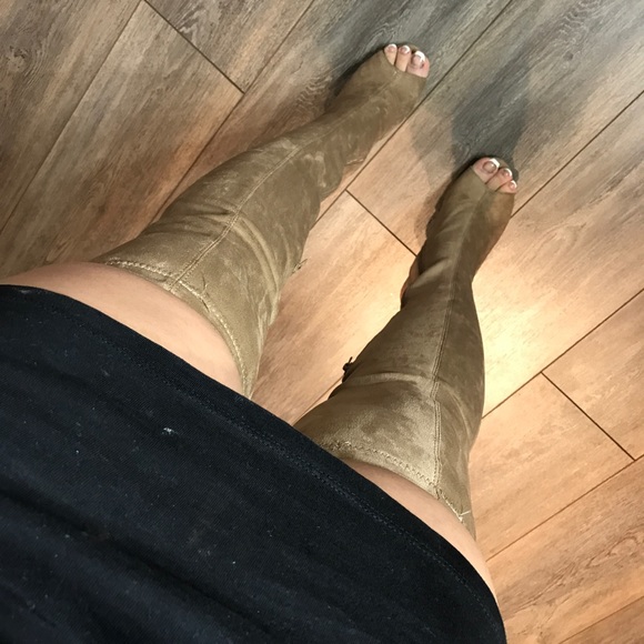 🆕! Over the knee open toe boots - Picture 2 of 4