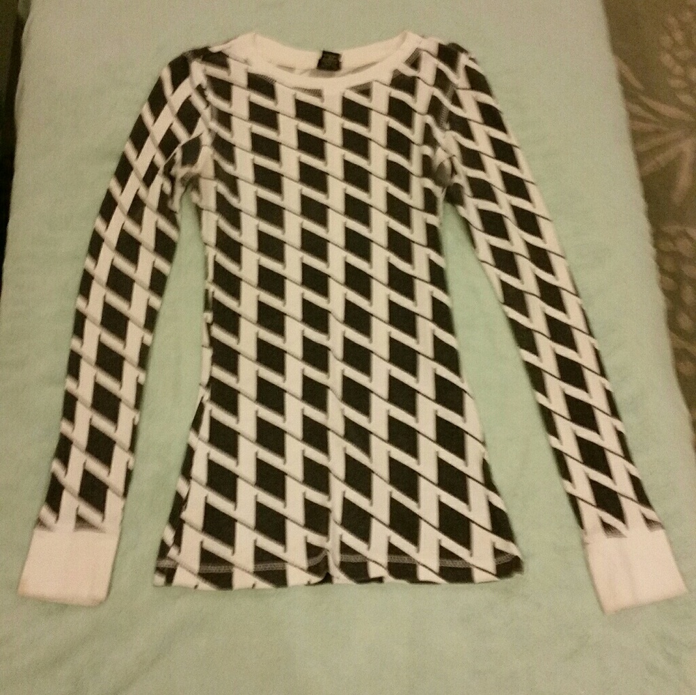 Black and white long-sleeved shirt