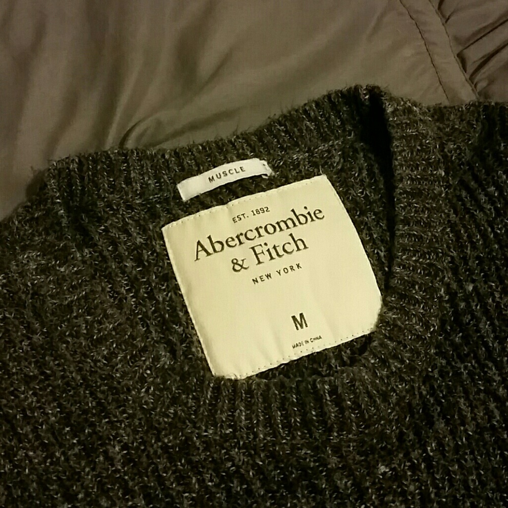 Abercrombie & Fitch - Picture 2 of 2