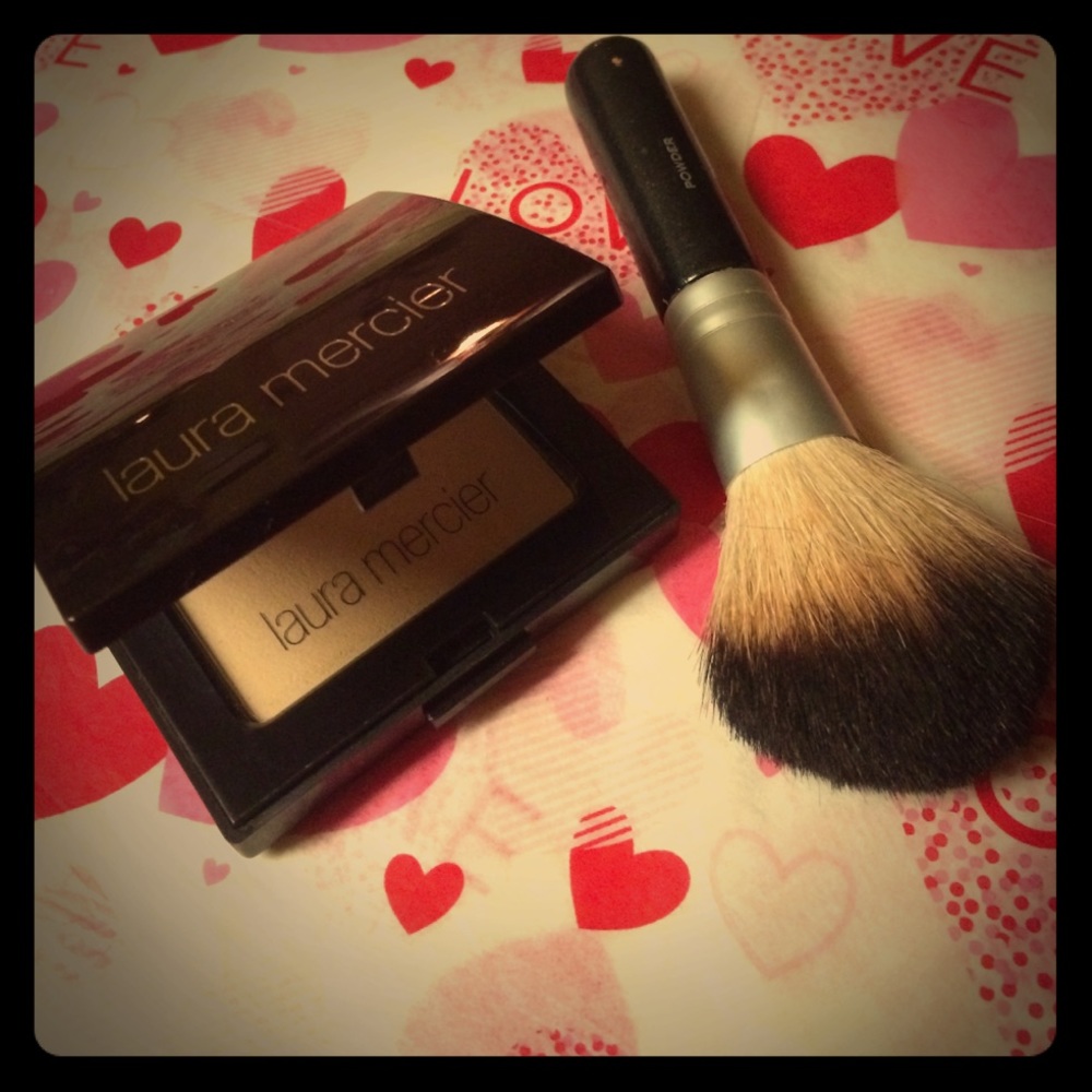 Laura Mercier mineral pressed powder