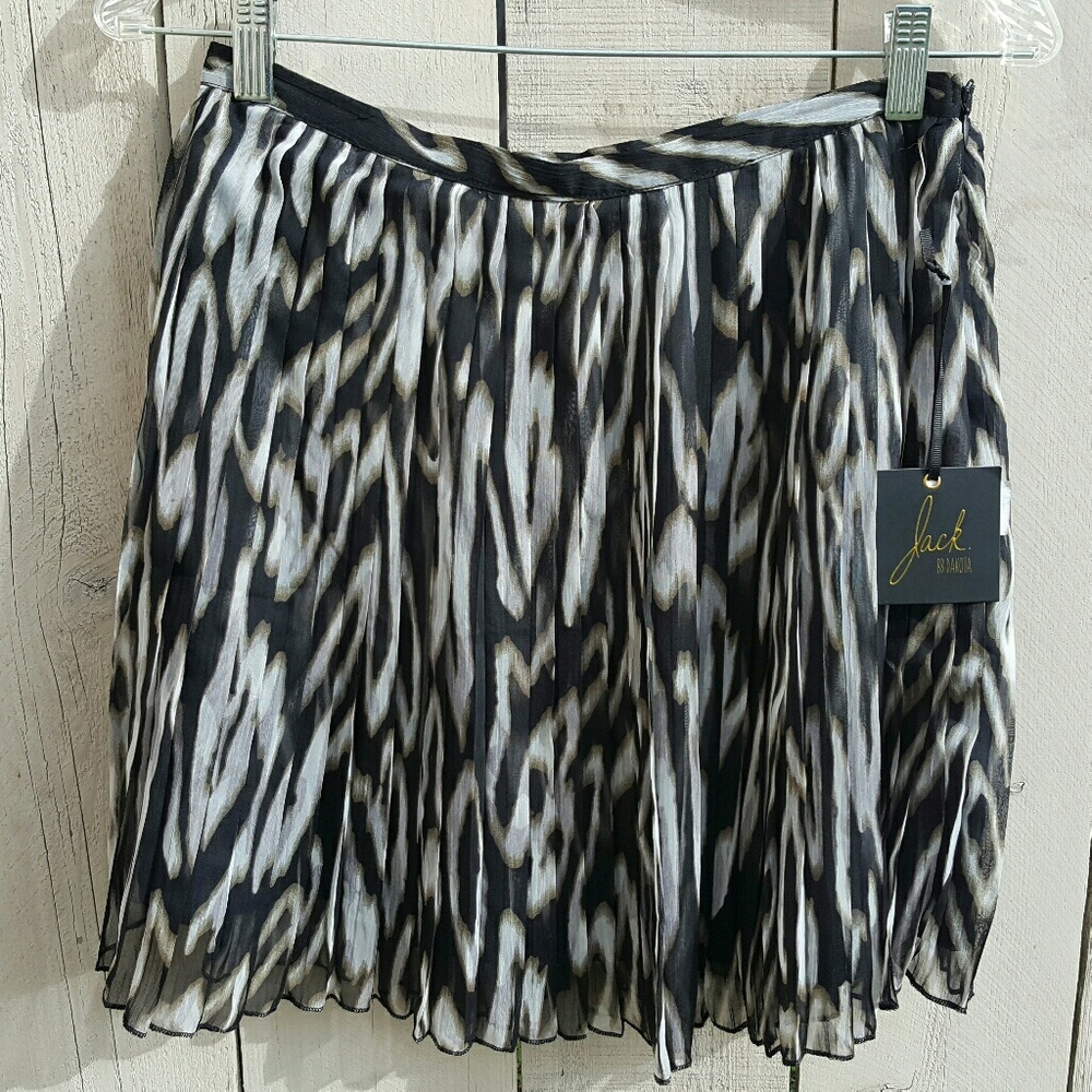 Jack by BB Dakota Flirty Skirt 8 NWT