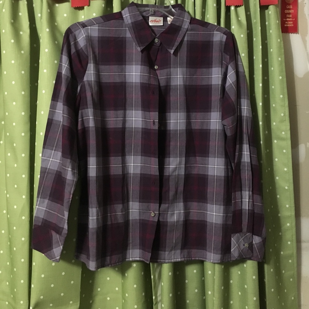 Chic show shirt. NWOT