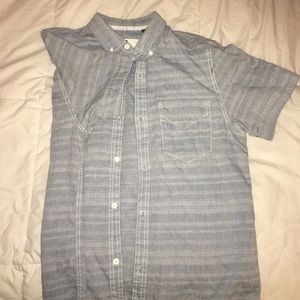 Men's Button up shirt. Great quality. Slim fit.