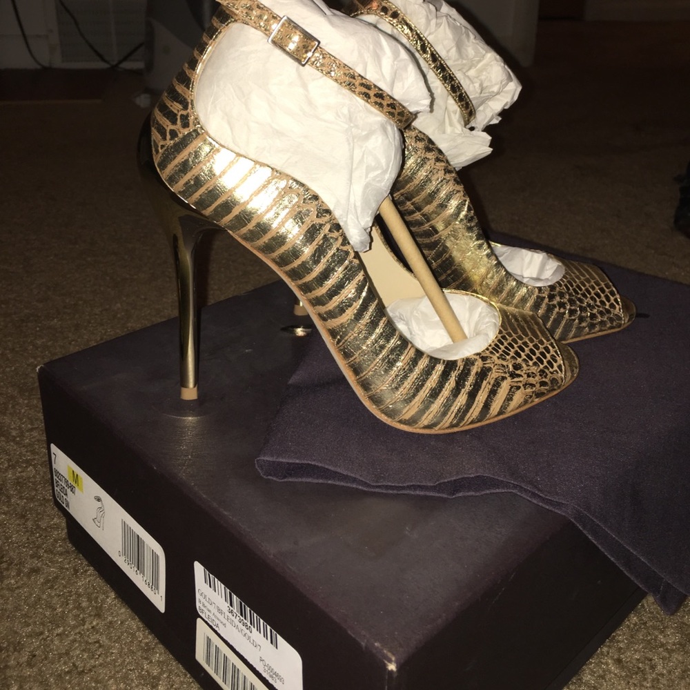 BRAND NEW NEVER WORN!!! B Brian Atwood Leida Pump