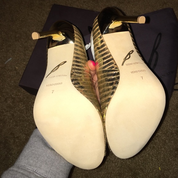 BRAND NEW NEVER WORN!!! B Brian Atwood Leida Pump - Picture 5 of 5
