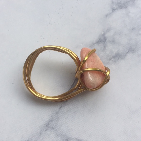 Apricot Agate Stone Gold Ring - Picture 4 of 6