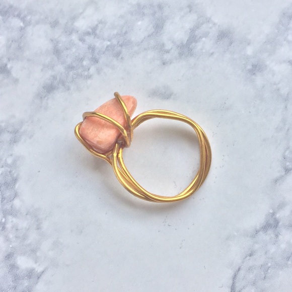 Apricot Agate Stone Gold Ring - Picture 5 of 6