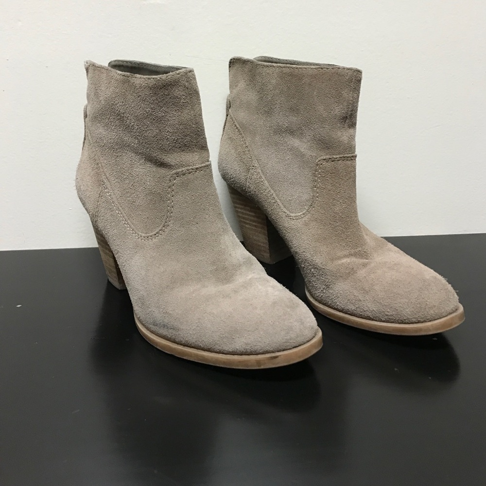 Nine West heeled bootie