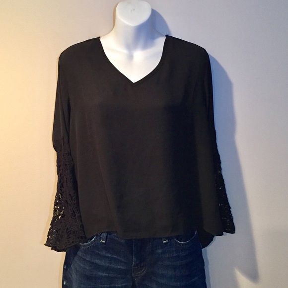 Monteau Tops - Monteau black top with decorative sleeves. Small