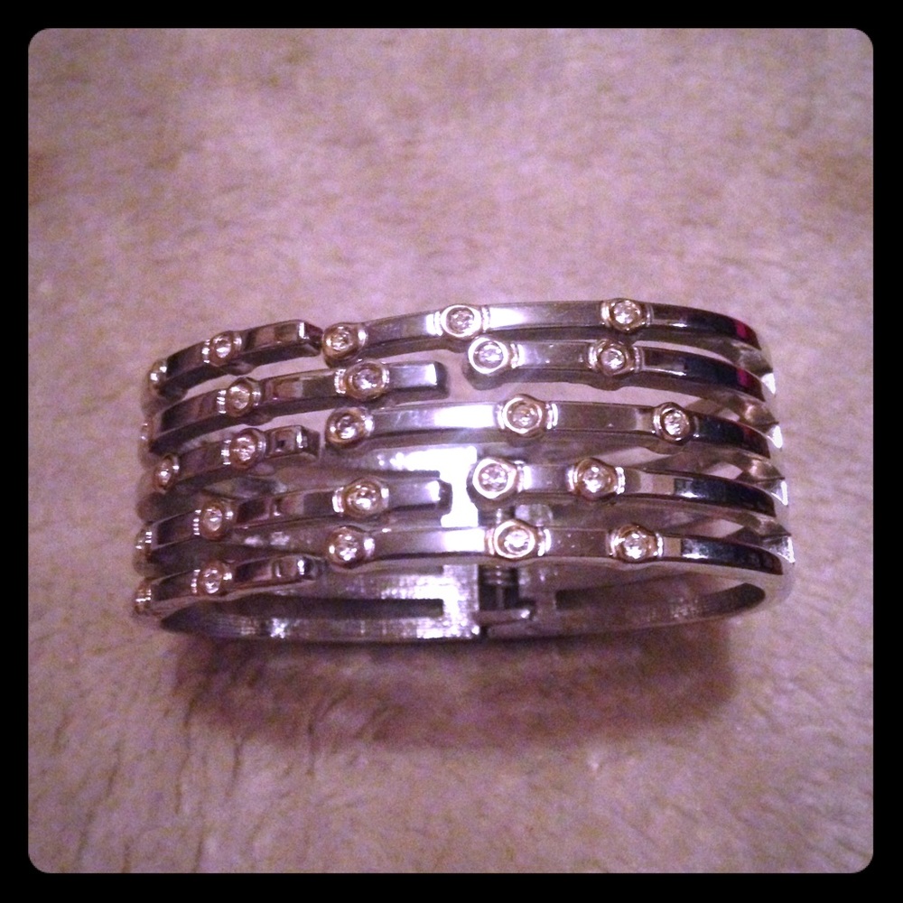 Silver clasp bracelet
