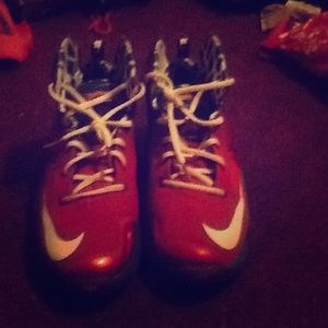 Lebron 13 captain America