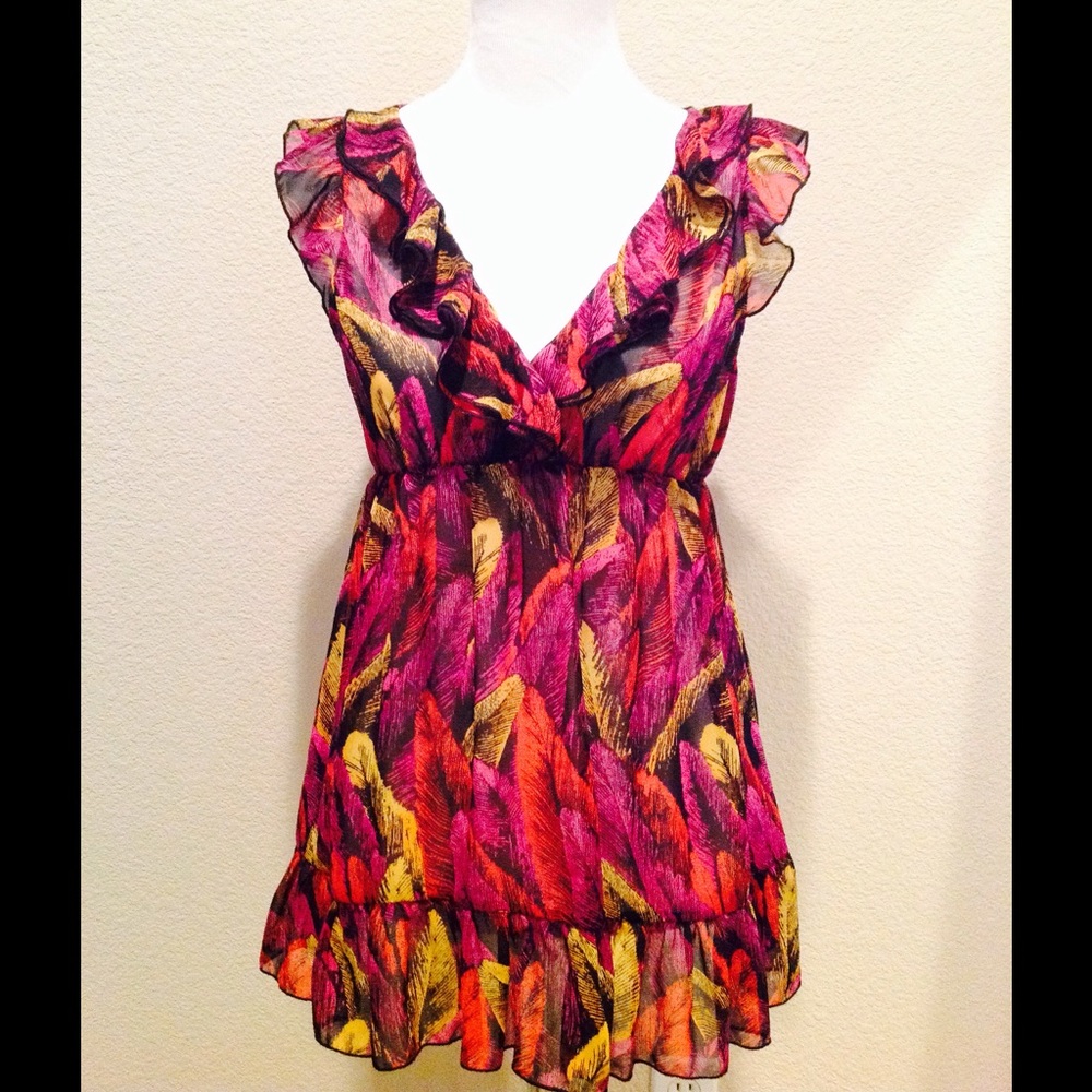 Beautiful Feather Pattern Tunic Top