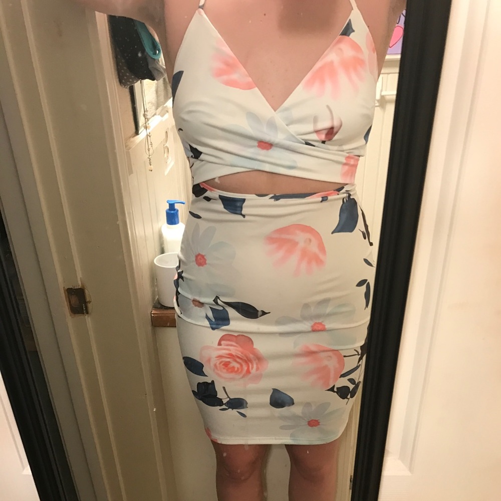 Dress - Picture 3 of 3