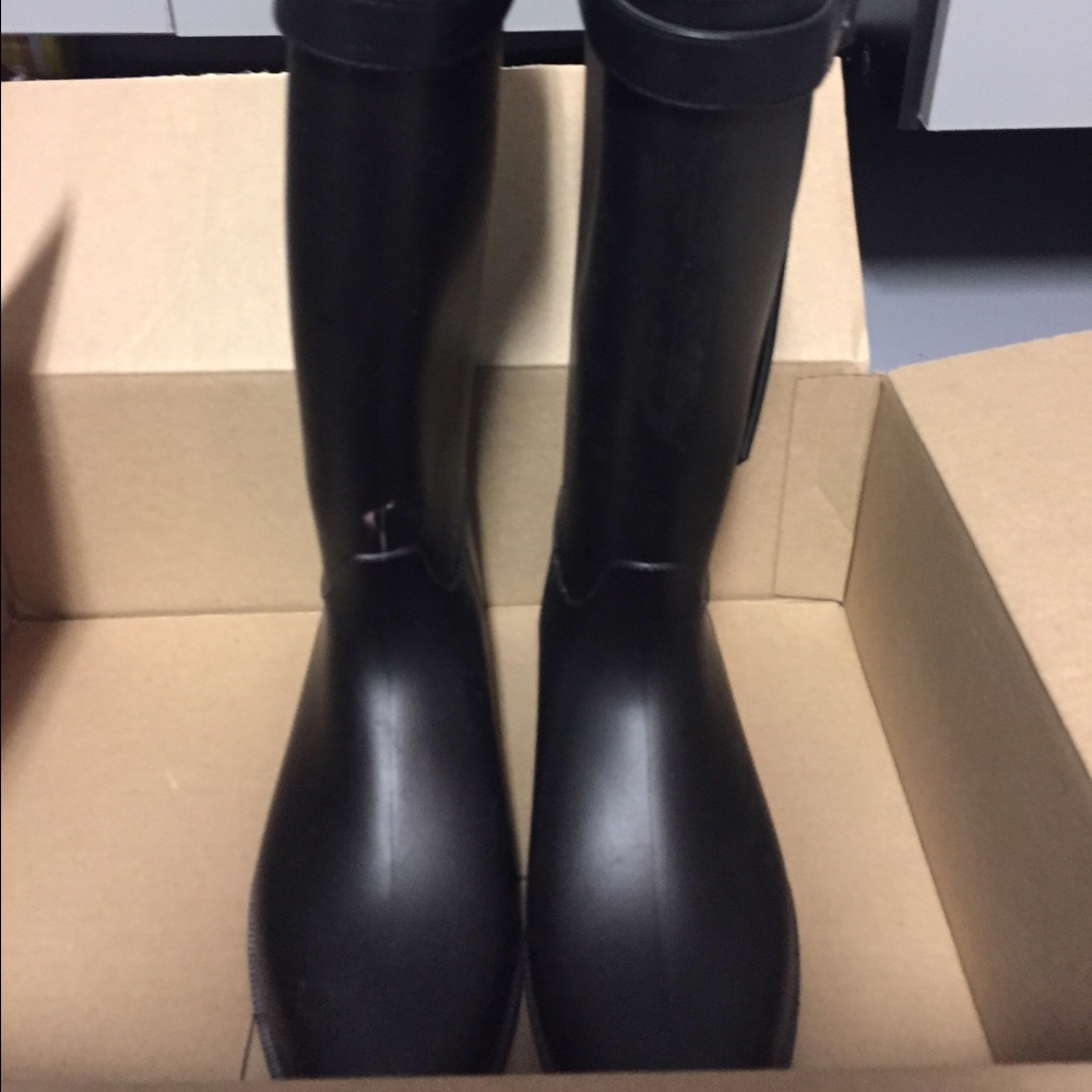 Black Rainboots