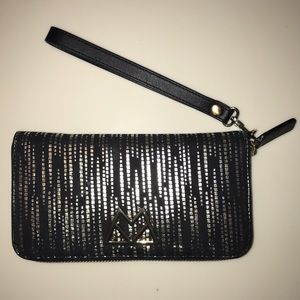 NWOT Kelly Wynne Wristlet