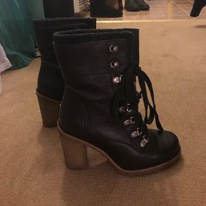 UGG Lace up  bootie size 5