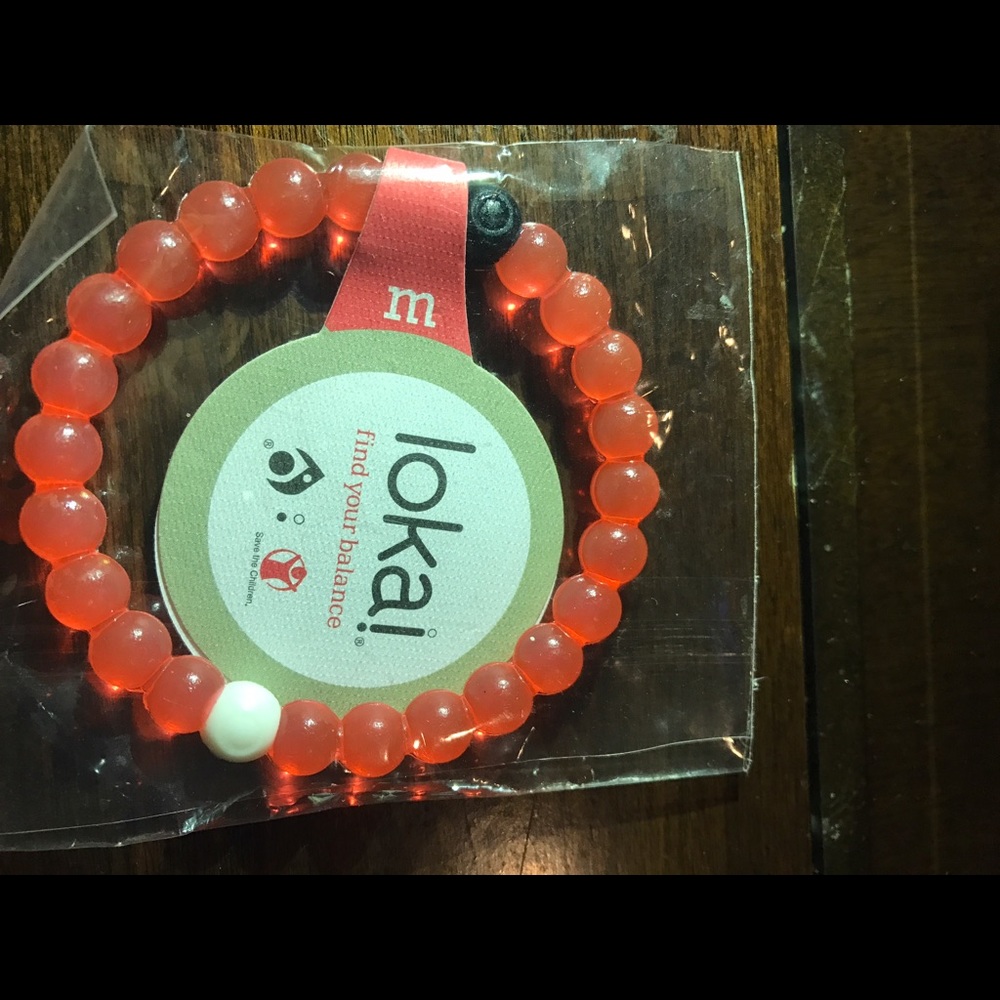 Red medium Lokai