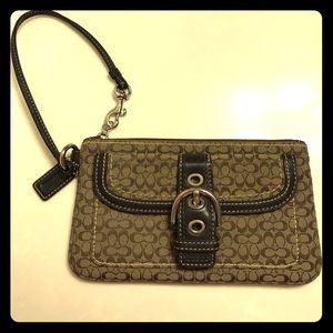 Authentic Coach wristlet with front pocket