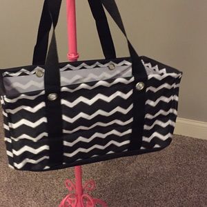 Medium utility tote