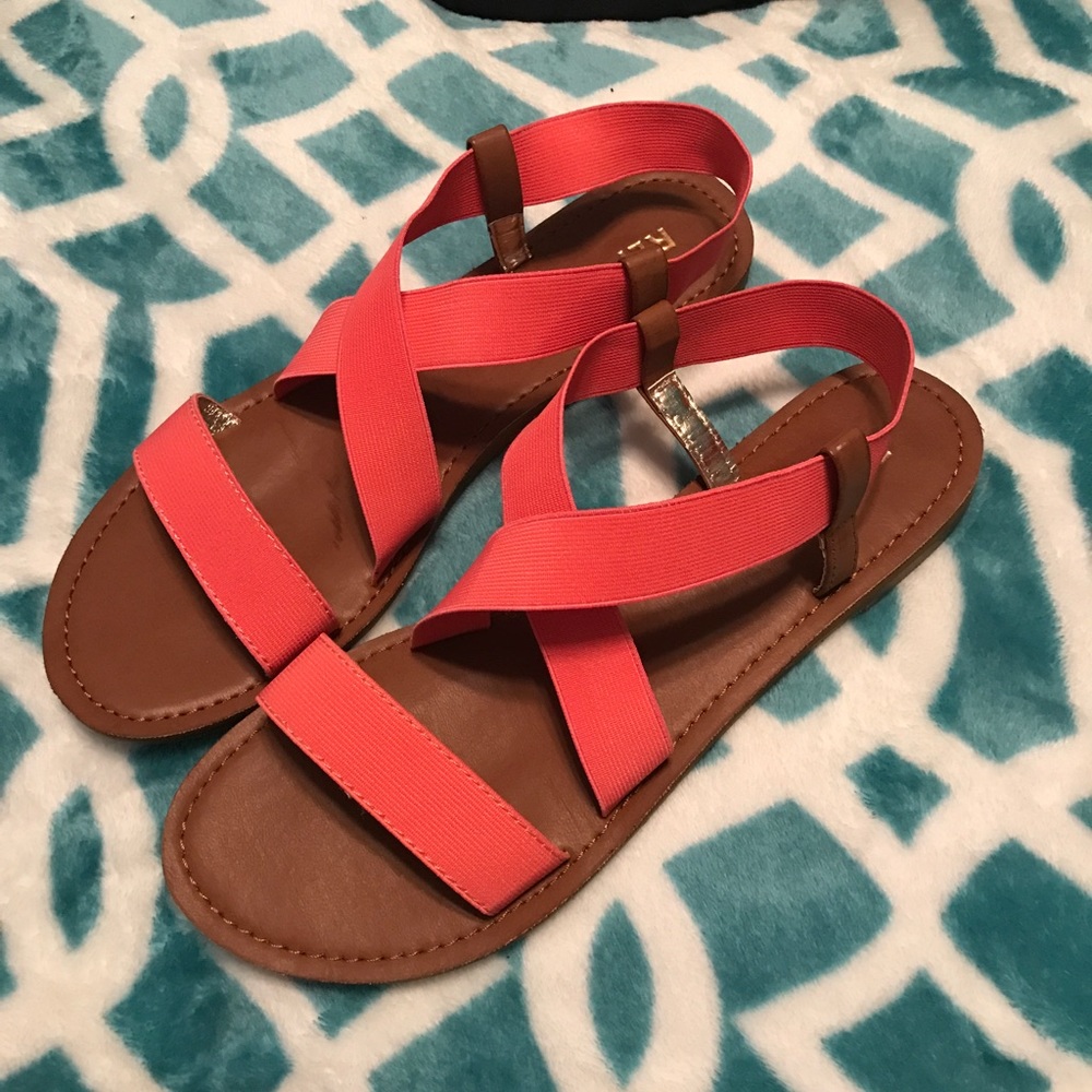 Report Sandals