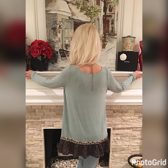 Woven hem asparagus soft beautiful tunic! LAST ONE - Picture 2 of 4